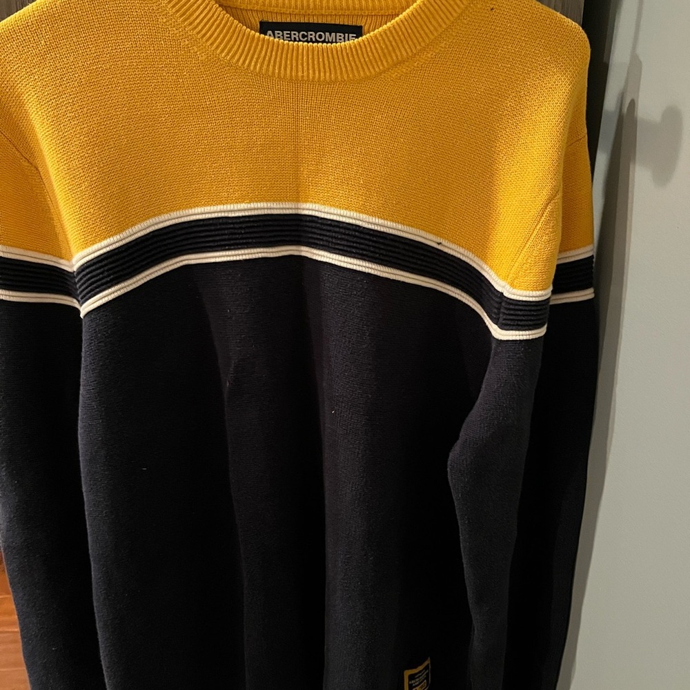 Vintage Abercrombie & Fitch Men's Yellow and Black Sweater